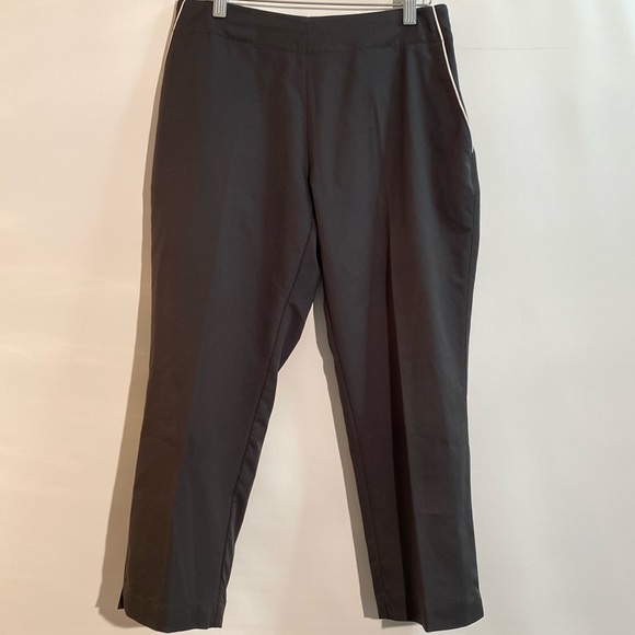 Adidas - Women’s Black Golf Capri pants. Size 8? - Picture 1 of 9